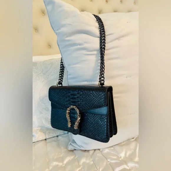 Black Croc Embossed Textured Shoulder Bag with Chain Detail‎ - Picture 6 of 15